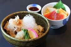 ぶっかけ辛味大根蕎麦とミニ鮪丼